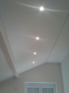 EPOS neue Art: So sehen die fertigen Spanndecken im Dachgeschoss eines Privathauses in Bruchsal aus.